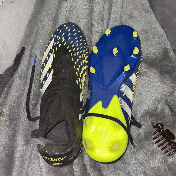 Adidas Predator Soccer Kleats - Picture 2 of 2